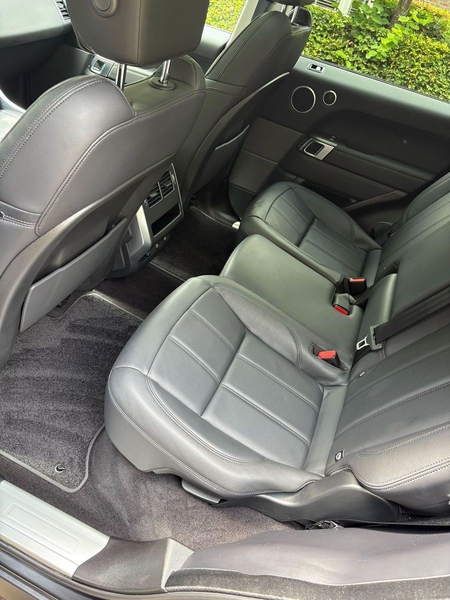 Zorgvuldig afgewerkt lederen Range Rover-interieur